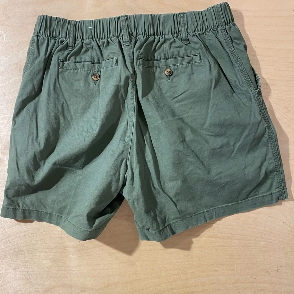 Old Navy Olive Chino Shorts Medium (OQ)